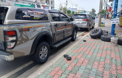 Dịch Vụ Thay Mâm Và Lốp Xe Bán Tải Tại Vá Vỏ Đức Anh