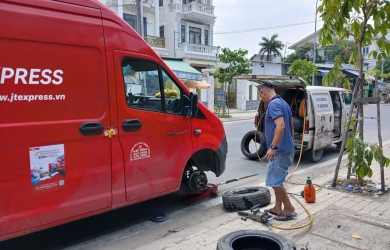 VÁ VỎ Ô TÔ LƯU ĐỘNG TẠI CỦ CHI